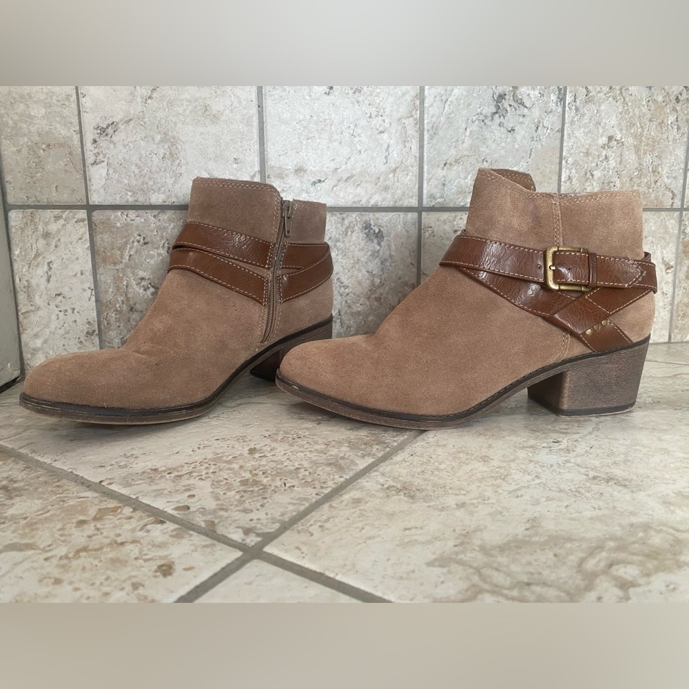 Suede tan White Mountain boots size 8.5
